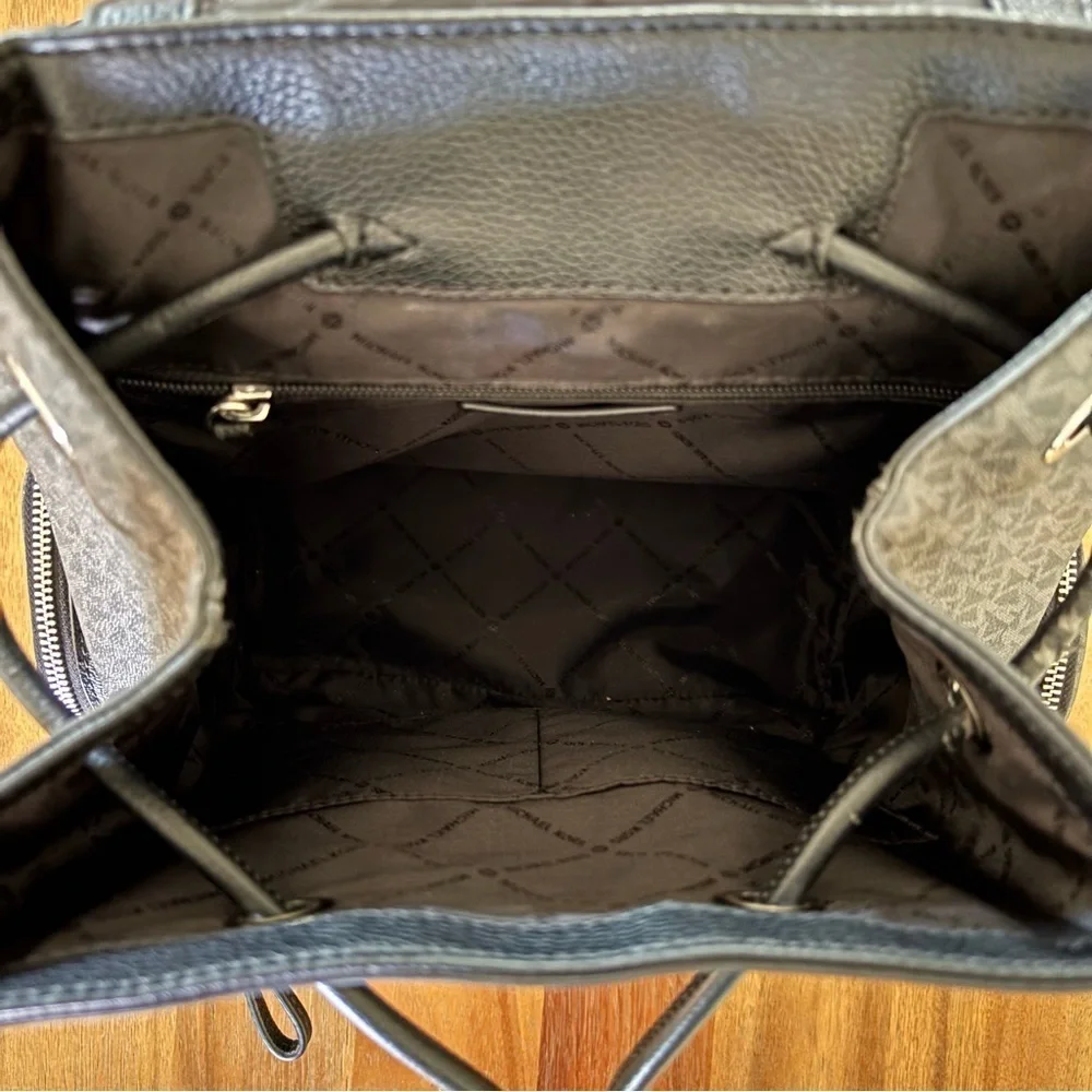 MICHAEL KORS Abbey LG Cargo Backpack in Black
